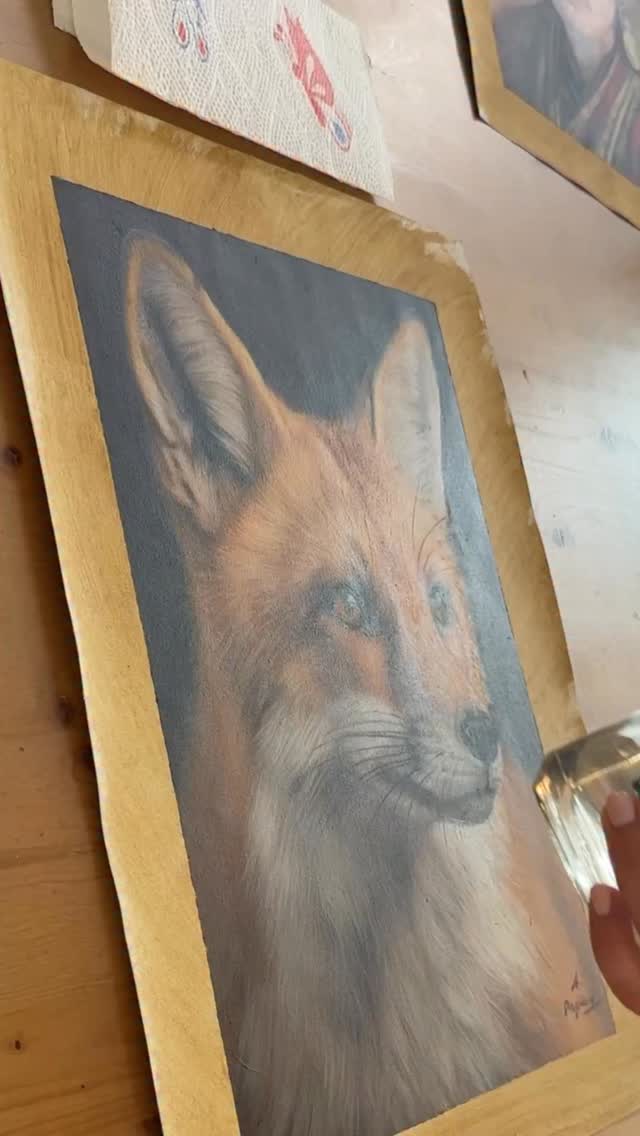 Si conclude così questo percorso, con la fase finale: IL FISSATIVO 🖌️ Questo riporterà in vita i dipinti, tirando fuori luci e contrasti.
Vuoi saperne di più e scoprire tutti i miei trucchetti? 🙃
Scopri il mio metodo di pittura ad olio alla prima 👉🏻 LINK IN BIO ✨
#Pitturaolio #corsidipittura #comedipingere #oilpainting #lezionidarte