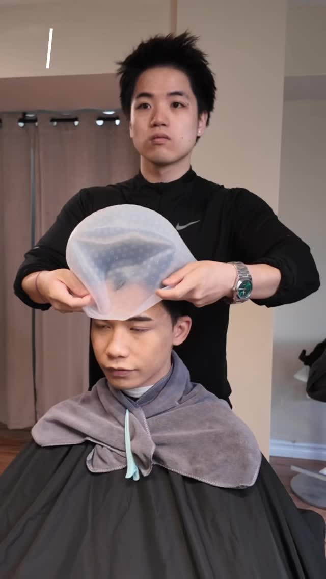 Soft dimension, natural blend ✨
Not every highlight needs to be loud.
Natural cap highlight with warm brown tones.
POV: you want highlights… but not too much 👀
#caphighlight #menshair #hairtransformation #asianhair #haircolor