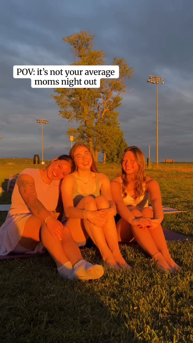 NOT your average moms night out 😉
A night for pregnant and postpartum moms to get dressed up, connect with other women, move your body, slow down, and be poured into
AND every ticket to The Flourishing Gathering automatically enters you to win a FREE prenatal, postpartum, or infant care appointment + a wellness bundle filled with little things made for you.
Because moms deserve to be poured into too ✨ TICKETS IN LINK IN BIO
#marylandevents #doulasupport #frederickcountymd #momsnight #doulacare