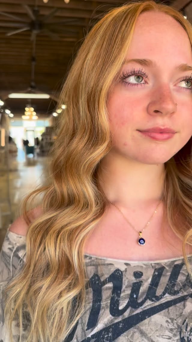 Summer is calling 📞☀️
Hair by @styled_by_caraline 😍
#selahsalonandspa #davinesindiana #davinessalon #downtownnewcastle