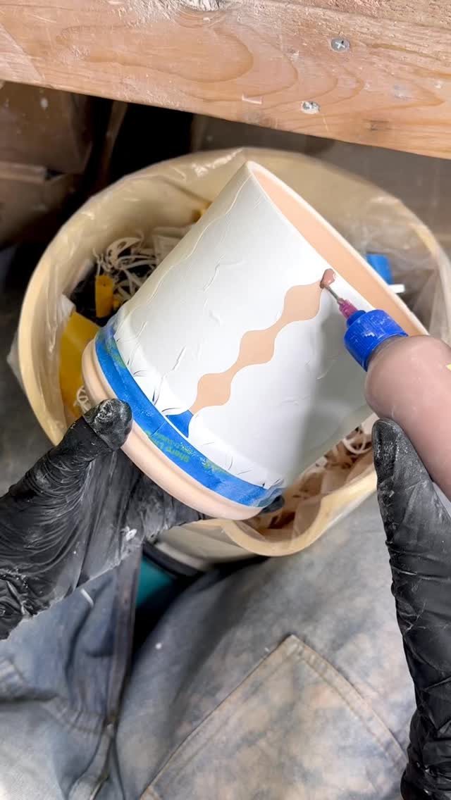 A sliver of the rainbow for your plants! 🌈🪴I’ve been working on the new rainbow colorway all spring, and I’m loving on these small planters in the wiggle pattern. If you’re looking for a way to brighten up you windowsill, look no further!
I make all my own glazes to have a satin finish, and wanted to create a vibrant but moody rainbow. These colors represent countless test tiles and prototypes. Happy with the results, though!
#Ceramics #pottery #rainbowcolors #plantlover #colorful