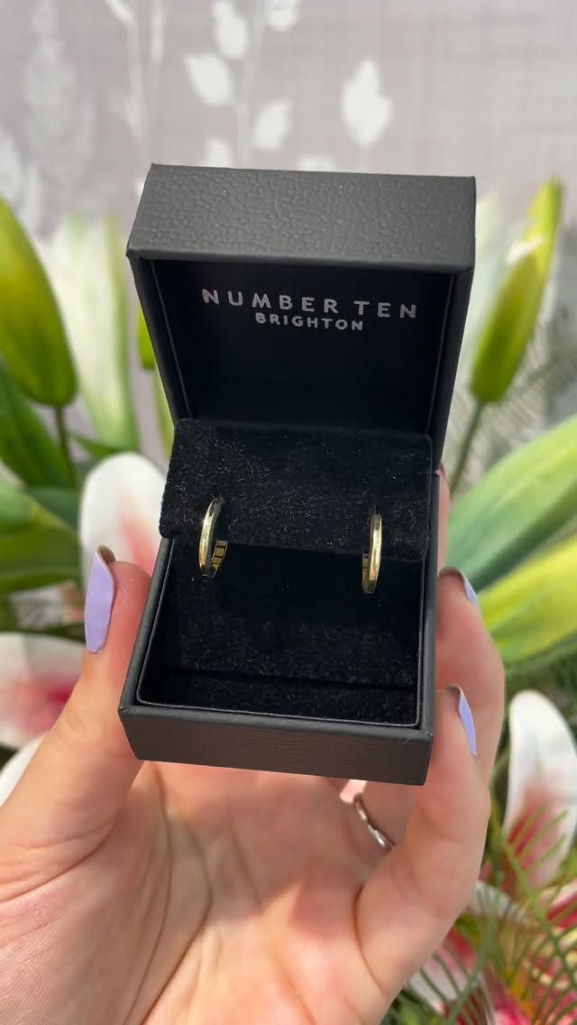 The perfect earrings to wear this bank holiday 🌞
Our hoop earrings are available in Sterling silver and 9ct gold. Pop in to store to view the full range this weekend ✨