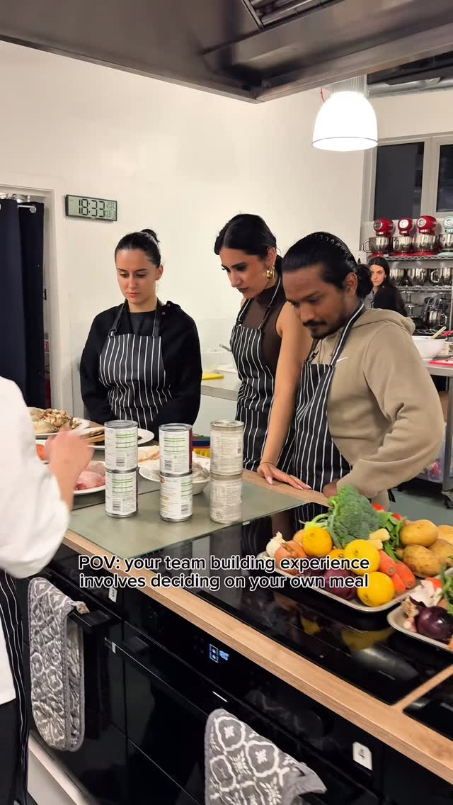 What’s inside the mystery box? 👀🫑🥕🌶️🥦🌽
One box.
One challenge.
Zero chance to play it safe.
Teams had to create two dishes using surprise ingredients… and the competition got SERIOUS 🔥
#corporateevents #masterchef #teambuilding #teambuildinglondon #londonactivities