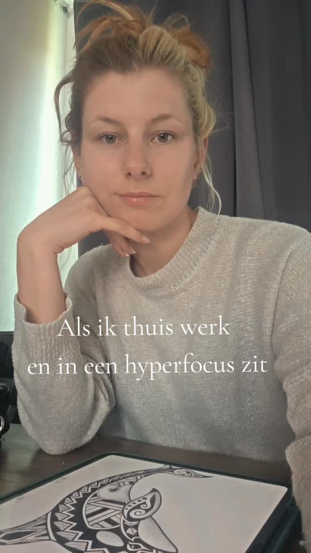Begonnen met één ontwerp… en ineens 4 uur verder in complete hyperfocus 😅 Alles om me heen vergeten, maar wél helemaal enthousiast over jullie tattoos 🥰
#tattooartist
#artistlife
#workfromhome
#hyperfocus
#tattoodesign