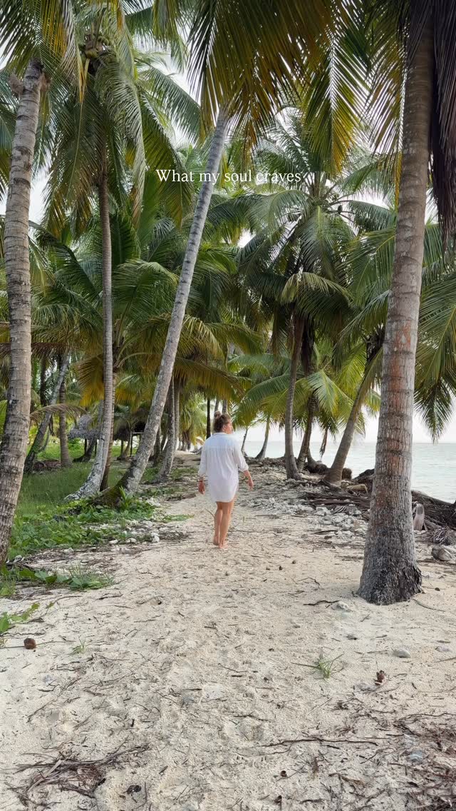 A slow life by the ocean 🌴
•
•
•
#girlswhotravel #naturelover #travelblogger #slowliving #sanblasislands