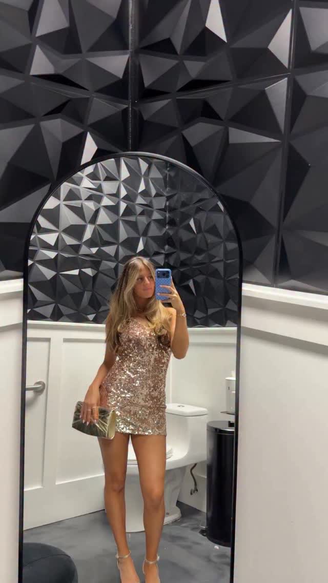 Stunning Miley in a one-of-a-kind cocoa-bronze blend custom-matched to her skin undertones and blonde hair for prom. ✨ The result? Flawless, natural, and effortlessly beautiful.
And the best part of all… she still looks completely like herself. A true beauty inside and out. 🤎
P.S. Her beautiful mom has been coming to us for over 10 years… so we’ve known this gorgeous girl since she was little, watching her mom get airbrushed. And now, it’s her turn to glow for prom. ✨
A true full-circle moment for me. 🤎
Book your custom glow before the last prom appointments disappear.
#SunkissAirbrushByAlicia #PromGlow #ThePromEdit #CustomAirbrushTan #LuxurySprayTan #PromTan #BlondeGlow #NaturalLookingTan #AirbrushTan #GlowExpert #LongIslandProm #WoodburyNY #PromReady #YourSkinButBetter