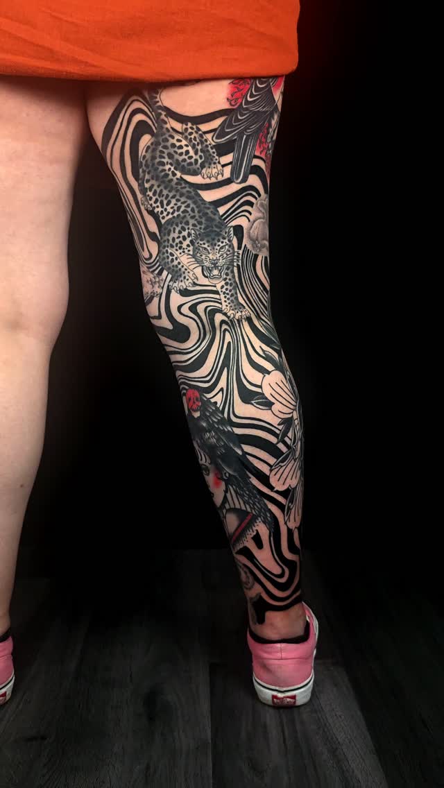 Suminagashi background on this leg tattoo. 3/4 healed, lower calf fresh.
Heavy blackwork tattoos Oakland California bay area
Done at Future Ink @futureink.co
.
.
.
.
.
#heavyblackworktattoo #suminagashitattoo #suminagashi #californiatattoo #bayareatattoo