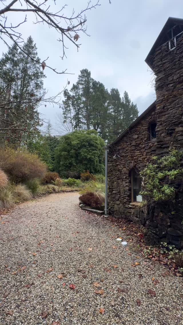 Just spent the weekend at the Brahma Kumaris retreat centre near Leura in the Blue Mountains, about an hour outside Sydney. Located on 123 acres of rugged bush land, the retreat centre recently celebrated its 25th year. I was running a retreat in the Stone Cottage, which is at the bottom of the property next to a river. The cottage is over 100 years old. There is accommodation nearby. The main retreat centre premises, halls, kitchen, offices, dining and accommodation etc are higher up on the large property. So there was another retreat taking place there also this weekend. But this Stone Cottage is very silent and perfect for a meditation retreat. Feeling very grateful to get to experience visiting these beautiful places and meet so many old friends and make new ones.