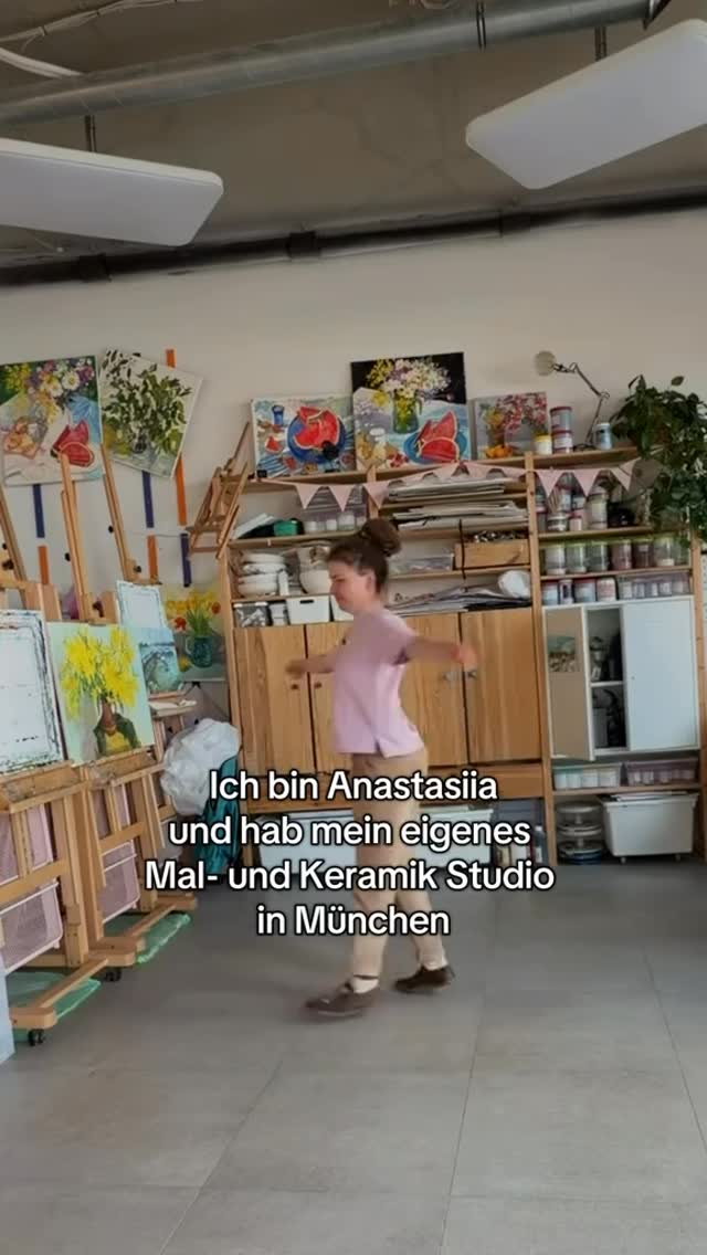 Und das ist nur ein ganz kleiner Teil der schönen Keramikwerke…
Wenn man ein ganzes Studio alleine führt und organisiert, bleibt einfach nicht so viel Zeit, Reel zu montieren 🙈