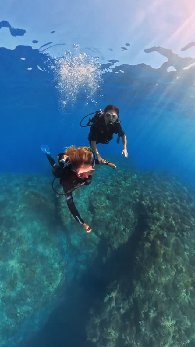 🌊 Première immersion, émotions garanties 🤿✨
Une visibilité incroyable, une eau cristalline et la magie du monde sous-marin pour un baptême de plongée inoubliable
Prêt(e) à respirer sous l’eau et découvrir un univers fascinant ?
Entre coraux, poissons tropicaux et sensation de liberté totale, chaque instant devient magique 🌴🌞
📍 Baptême accessible à tous
🌊 Encadrement par des moniteurs passionnés
📸 Souvenirs garantis
Qui rêve de tenter l’aventure ? 👇
#BaptemePlongee #PlongeeSousMarine #OceanLover DiveLife ReunionIsland UnderwaterWorld Plongee974