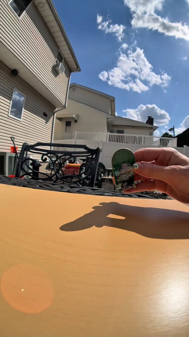 It’s like that. #fingerboarding #fingerboard #fyp #fingerboardingisfun #buckboards