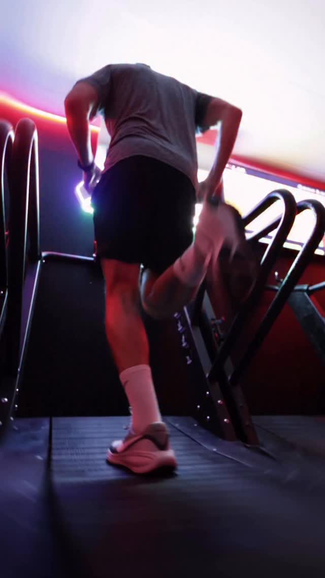 This is your SIGN to get your Heated Classes booked for this week⚡️
-
#hybridtraining #cardio #gym #dublin #fitness