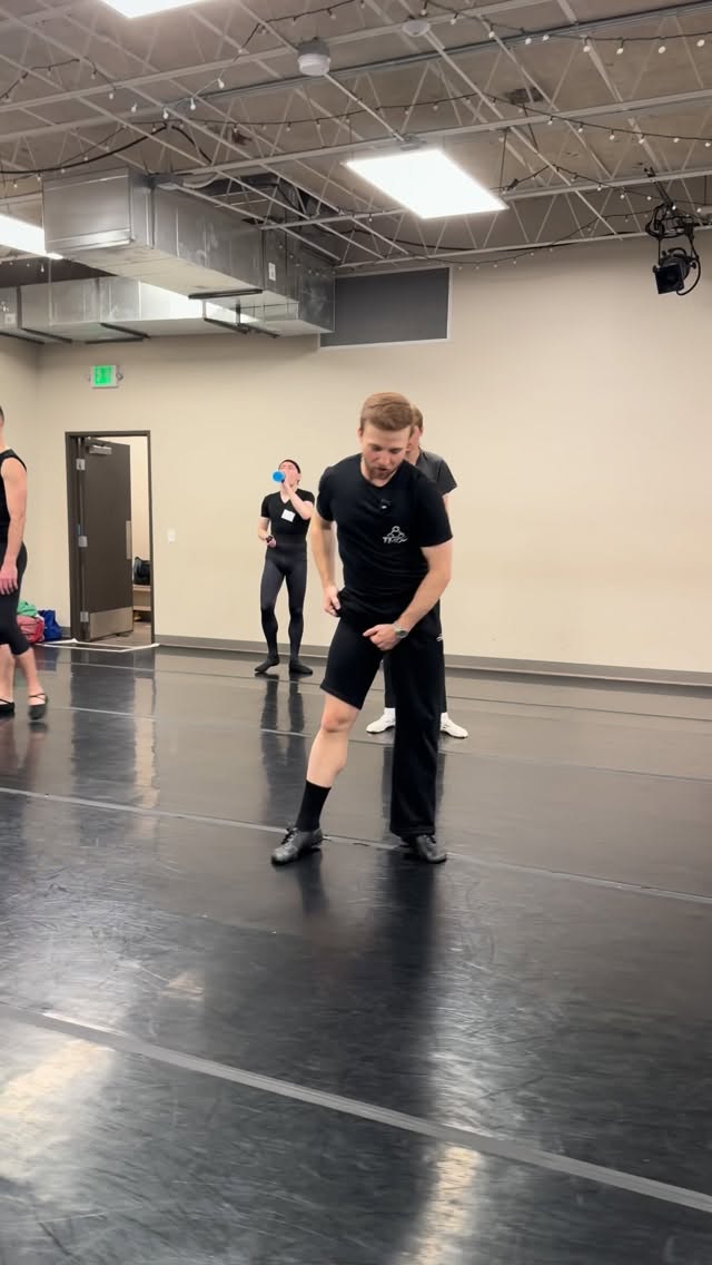 We’re working on going down to the knee with control… and avoiding any unintended Tim Tebow / Power Ranger moments🕺😂
Day 2 of our Summer 2026 Adult Intensive 🔥
#themaledanceconnection #balletdancer #maledancer #dancehumor #ballettechnique