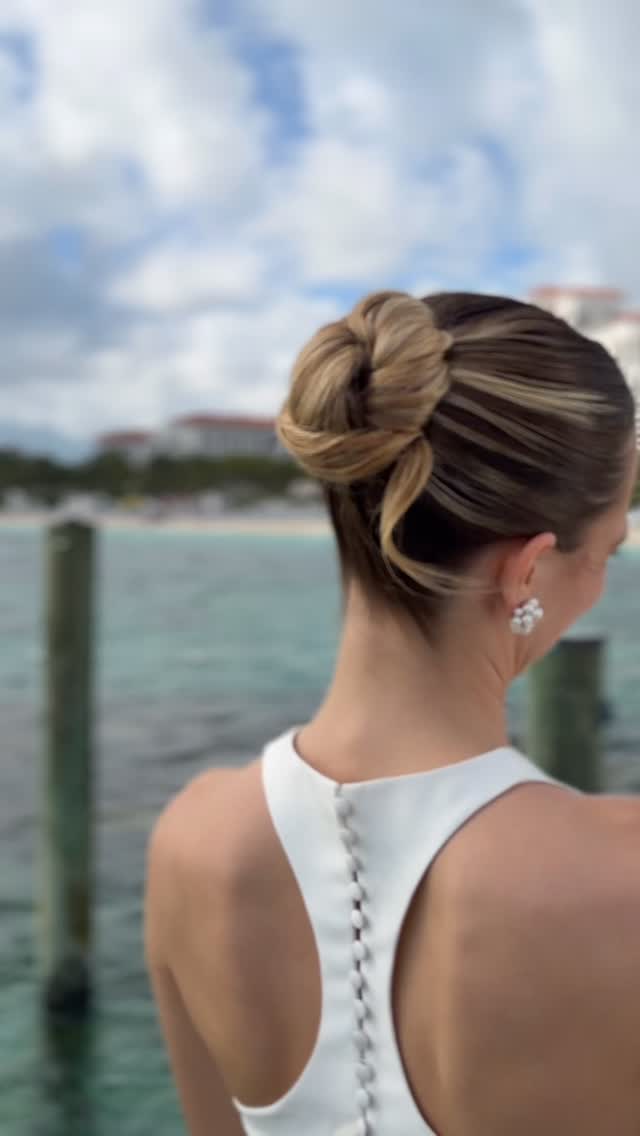 Incredible photoshoot in the Bahamas at @bahamarresorts working with the amazing event planner @dianadaros
Model @federicabalzanoo
THE TEAM đ
Planning & Styling
@dianadaros
Photography
@christianoth
Hair & Make-up
@klluxebeauty
Bridal dress
@lesposedigio
Groom suit
@simonemarulli
Jewels
@chantecler_official
Backstage photos
@frippa_francesco
Media partner
@celebremagazine
Models
@antonio.medugno
@federicabalzanoo
#destinationweddinghairandmakeup #bridalmakeupartistslondon #luxurywedding #bridalhairstylistlondon #weddingmakeup
