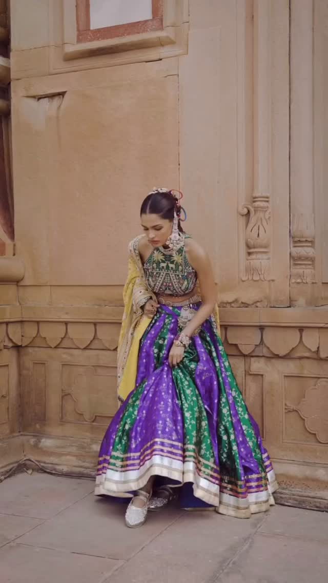 Like entering a folktale in action! Oh, the joy. Rang Bhini by @annupatel 🎨 is a riot of colour! ✨ Every panel, every hue tells a story — and our shoes were made for exactly this kind of moment 🫶🏼💌
#GirlsInChalJooti
Gorgeous Outfit : @annupatel
Styling : @manishamelwani