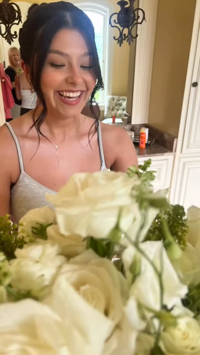 Rain or shine … it’s always beautiful at Inspiration Point @lakejunaluska it’s always an honor to be able to do florals for one of our favorite vendors….Congratulations to our gorgeous bride Ariel Morgan…
@laurelridgegolf