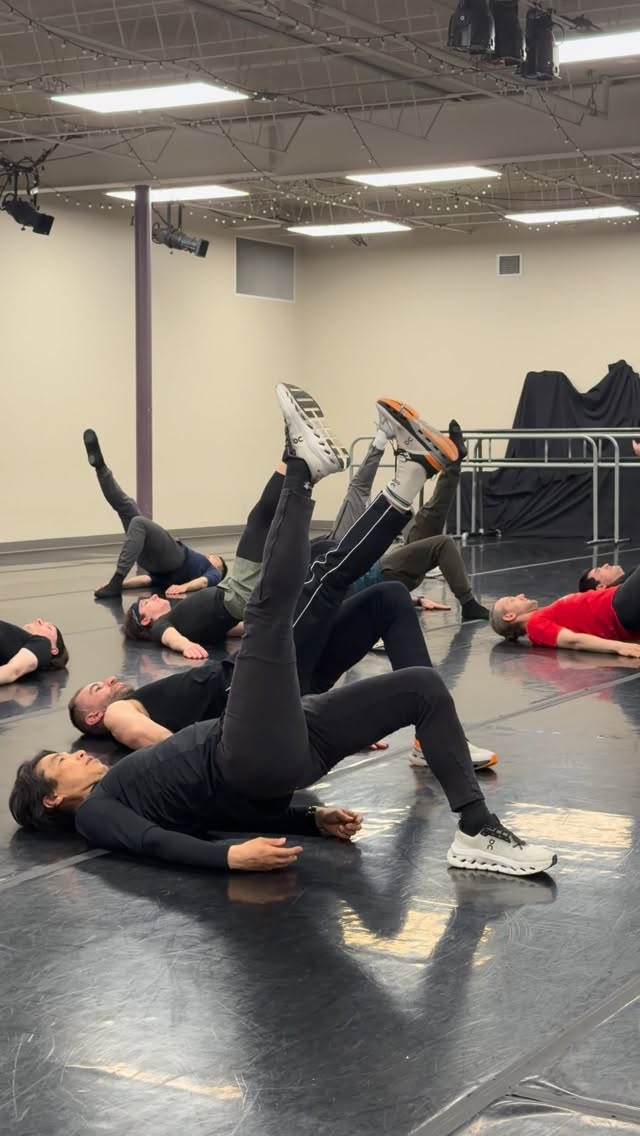 Ended day 2 of our Adult Intensive strong 💪
Strength and Conditioning with Artistic Director Bryce Lee 🔥
Getting that posterior chain activated with single leg glute bridges ⛓️
#themaledanceconnection #maledancer #balletdancer #adultdancer #adultballet