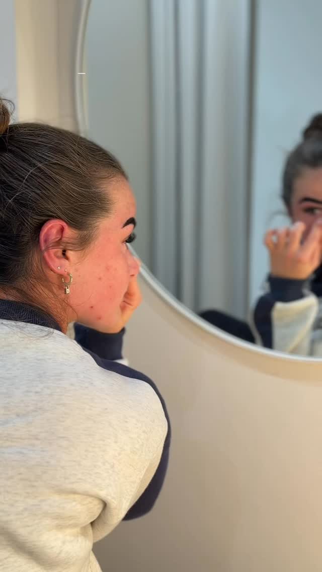 A little brow freshen up and glam lashes to brighten up the dull winter weather: says our beautiful Chloe!
Book yours today via the link in our bio!
đShop 5 / 108 maroubra road. Maroubra.
#candid #SelfCare #winterglowup #lashesandbrows #foyyou