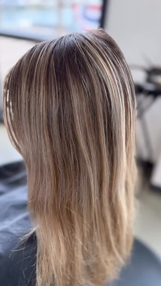 A hair color that changes everything. šŖ
Lighter, brighter, softer. A custom color designed to feel natural and effortlessly luxe.
Book your appointment now @ariasalonspa
Call/ text 617-472-1344 or send a DM