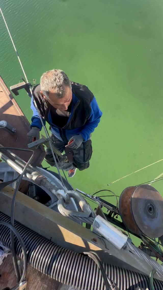 Teil 2 von „Wissen mit Bero“ 🔧😄
Damit bei uns alles sauber läuft, wurde heute ein wichtiges Ersatzteil geschweißt, getestet und direkt eingebaut 💪🏼
Gerade rechtzeitig, denn dieses Wochenende steht ein großer Wettkampf bei uns am See an 🏆🌊
Trotz Event gilt danach natürlich wieder ganz normal öffentlicher Betrieb:
Sa & So von 13–20 Uhr ☀️
Und ab nächster Woche sind wir wieder täglich für euch da 👇🏼
Mo–Fr: 14–20 Uhr
Sa, So & Feiertage: 13–20 Uhr
Vielleicht könnt ihr von Bero ja doch noch was lernen 😄🔩
#wetsports #wakeparkkiefersfelden #behindthescenes #wakeboard #maintainance