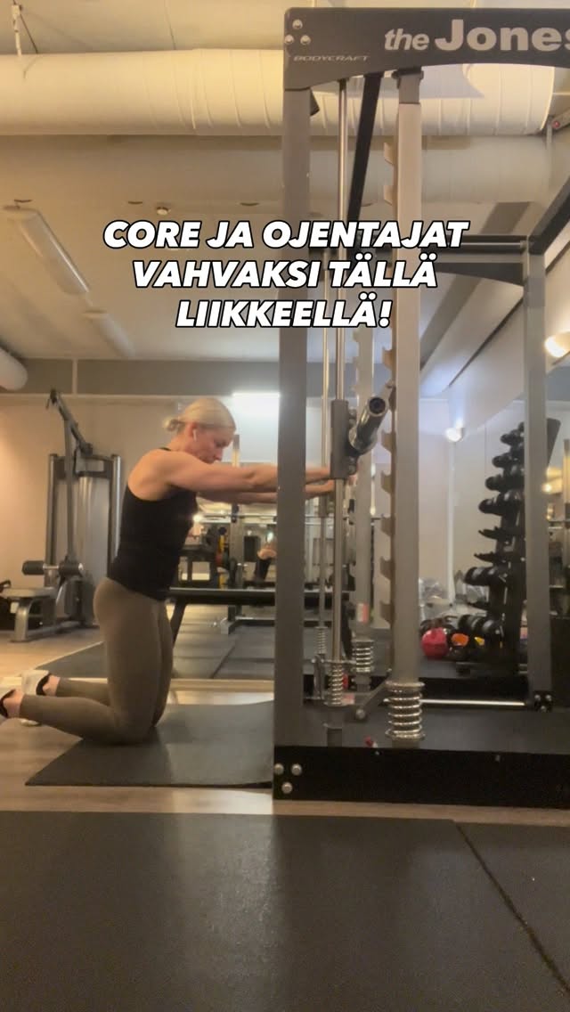 Tässä tehokas liike joka vahvistaa ylävartalon lihaksia erityisesti: hartioita, rintaa, ojentajia ja keskivartaloa! 🔥💪🏻
Taso 1:
Polviseisonnasta pujotus eteen
Taso 2:
Seisten pujotus eteen
Muista:
Keskivartalo tiukkana koko liikkeen ajan, kyynärpäät suoraan eteenpäin.
Kesäkuussa alkaa Naisten VAHVAKSI-pienryhmävalmennus Kuopiossa! Tule mukaan rakentamaan vahvaa ja toimivaa kehoa. Lue lisää bion linkin kautta.
Jos kaipaat yksilöllistä apua voimaharjoitteluun, laita minulle DM:ää, niin jutellaan lisää! ☺️
Ota tilini seurantaan jos kaipaat lisää treenivinkkejä!✅
#voimaharjoittelu #core #ojentajat #ylävartalotreeni #liikunta