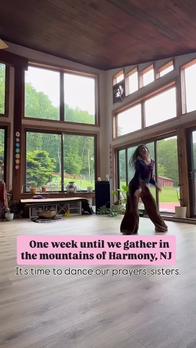 Sisters!! We are just ONE WEEK away from gathering in the beautiful mountains of Harmony, New Jersey at the @theharmonymountainhouse 🌸
Are you ready to soften, open, and bloom?
In a world that asks so much of us, this is our space to gather, exhale, release what you’ve been holding… and generate the energy that will uplift your next chapter.
A day of deep nourishment to...
✨Dance + Move together with deep presence and permission
✨Recalibrate with sound healing, rest, and sacred circle
✨Open our hearts with cacao ceremony
✨Nourish our bodies with organic, locally-sourced plant-based meals
✨Rest into sisterhood and the inspiring beauty of Springtime
A @mariposa.movement retreat hosted by @arose.blooming 🌹
We have a beautiful group of women coming together and there is still a space for you.
Come dance with us!!
Comment BLOOM for the details 🩷