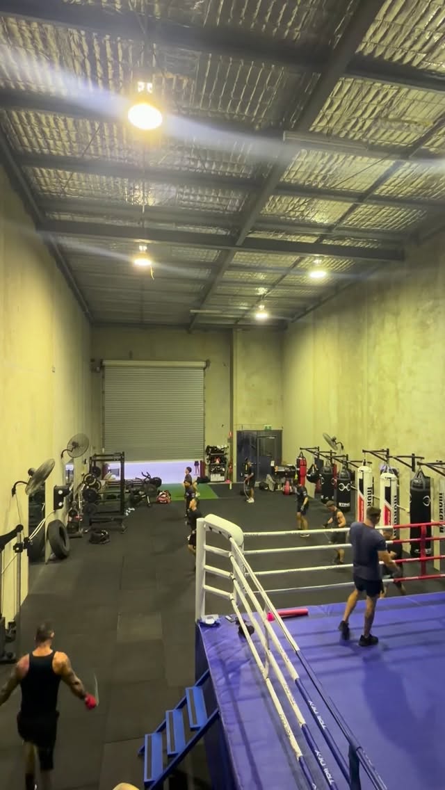 Warming up for a killer session🥊 #boxing #mentalhealth #kidsboxing #mensboxing #proboxing
