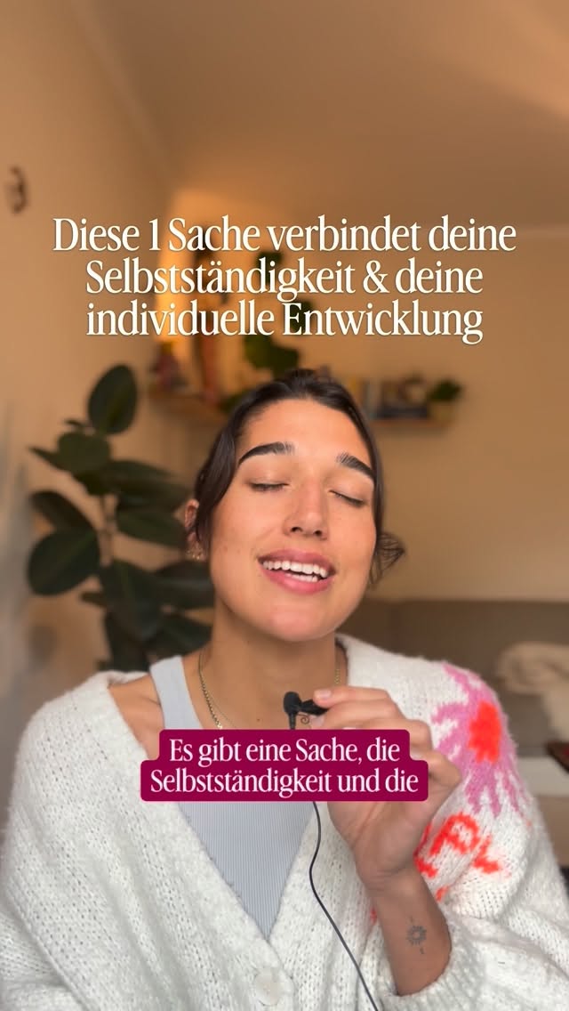 Kaum etwas lässt dich so sehr deine eigene Kraft entwickeln, als dich immer wieder für etwas zu entscheiden und dranzubleiben.
Trotz der Herausforderung, der Unsicherheit, deinen Ängsten und Peter, deinem inneren Avoider, der will dass endlich alls läuft aber kein Bock hat was dafür zu tun.
Nichts nährt mich auf einer tiefen Ebene so sehr, als das als wichtig anzuerkennen, was für mich eine krasse Relevanz hat
und es nicht länger runterzuspielen, klein zu machen, mir zu erzählen es sei egal oder dann doch etwas anderes zu machen.
Sondern anzuerkennen: Es liegt mir so unglaublich sehr am Herzen und jeden Tag bin ich gewillt mich wieder dafür zu entscheiden.
Es zeigt dir alles an dir, was du lieber nicht anerkennen willst - und es bringt dir genau die Eigenverantwortung, die es braucht, um da hinzukommen, wo du hinwillst.
little motivational speech am feiertag.
xx happy day!