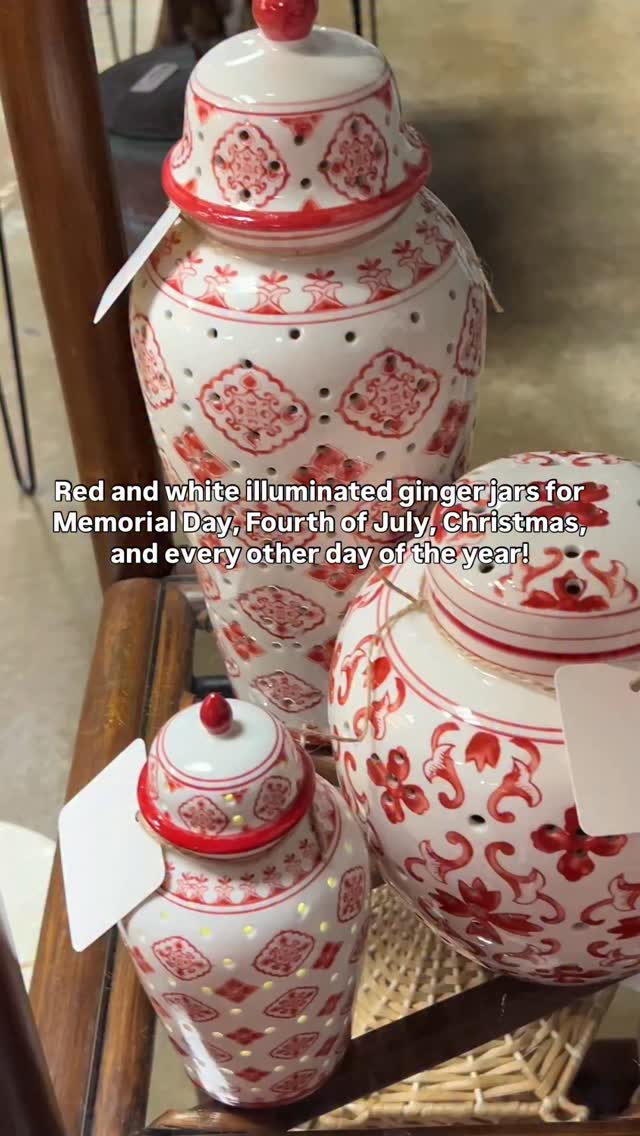 Light up ginger jars!!! #gingerjarstyle #redandwhitedecor #gingerjarstyling #thealluringhome