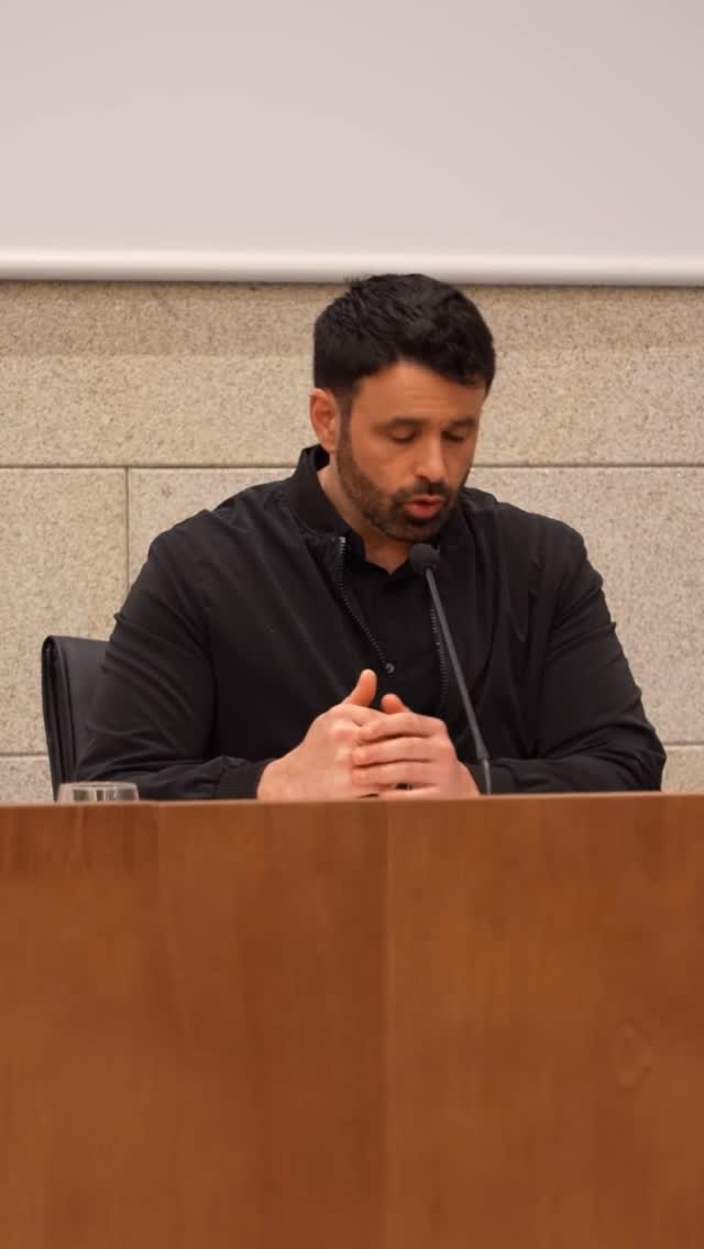 Mañá en Lugo proxéctase 'Notes on Displacement', un filme para coñecer de perto a historia dos Refuxiados na comunidade Palestina.
Forma parte do Ciclo de Cinema AMAL en Ruta 🎬
#fundaciónaraguaney #amalenrutalugo #refuxiados #refuxiadospalestinos