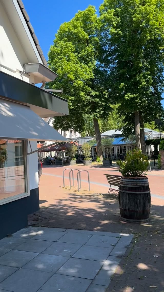 ✨ Kijkje in onze vernieuwde winkel ✨⚒️
Afgelopen weekend zijn we druk bezig geweest met een make-over van de winkel! Zoals jullie weten houden wij van veranderen 😇 Een nieuwe indeling, meer ruimte én nóg meer kleding 🤍
Benieuwd geworden? Morgen zijn wij open van 13-17 woensdag t/m zaterdag van 10-17 ☀️