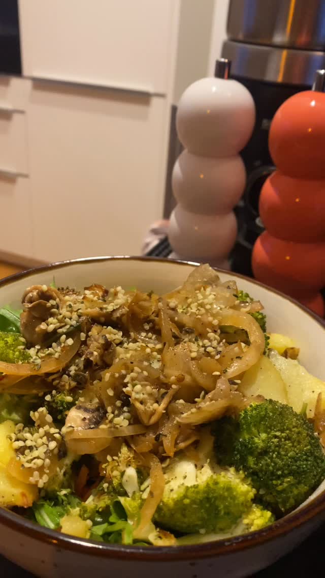 Man kennts — man will schnelles, gutes & leckeres Essen. Ist mit RiCE UP kein Ding!
Flasche auf, RiCE UP drauf 😎💪🏼✨
Verleiht deinem basic Essen das Besondere Etwas! 👀
#riceup #berlinfood #organicfood #foodlover