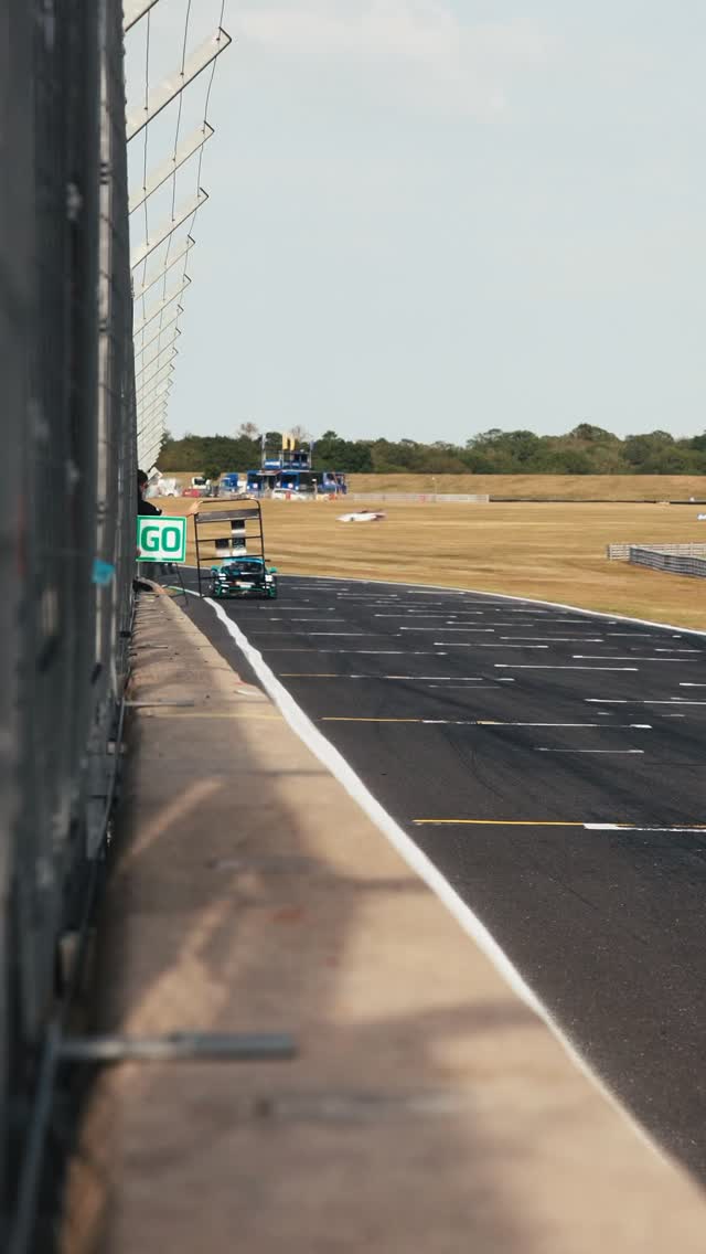 Sunshine, a fast race car and pole position. Happy days! 🤩
🎥 @thruthelensmedia_
#willjenkinsracing #carreracupgb #motorsport #btcc @porscheraces_gb @carwow @allianceraceuk @weratoolsuk @weramotorsport @teamparkerracing @hopkinsracetransporters @asset_alliancegroup @reefertrailercentre @safholland_uk @thegreengroupuk @wstransportation @toolmaniacuk #weraallianceacademy