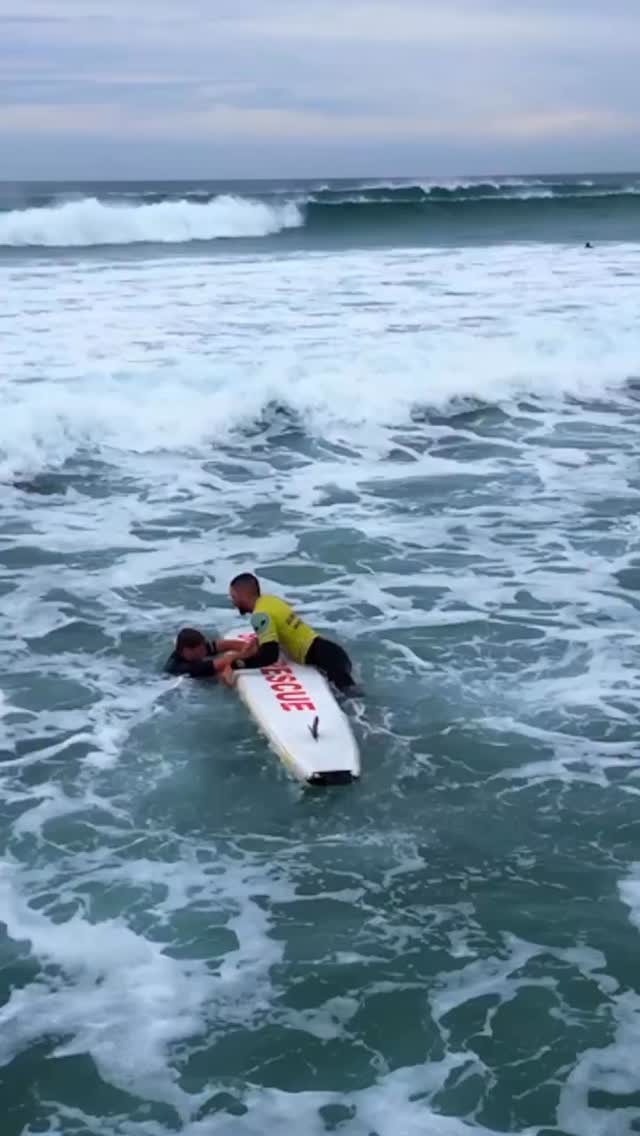 Rescue Board Tips in Surf! 🌊🌊🌊
This is a repost from @lifeguardprotips and a huge mahalo to @tlife365 for sharing this video as well as an important tip. 🙏🏽🩵
It is important to note that one struggling drowning victim can easily become two drowning victims. When someone is drowning and struggling they often times with grab into anything or anyone to survive. Make sure to keep at least an arms distance and keep a board, tube or something in between you and the victim when rescuing someone. If you are not capable of rescuing someone the best option is to reach, throw and don’t go. Call 911 or get a lifeguard. 🤙🏽
💛❤️Also sharing & tagging our fav lifeguards: @oceanbeandip, @hawaiianlifeguardassociation, @northshorejrguards, @honoluluoceansafety, @oceansafetybureau, @ocean_safety_rescue, @northshorelifeguardassociation, @waianaelifeguardassociation, @mauilifeguardassociation, @thelifeguardproject,
#lifeguards #rescuetips #surf #drowningvictim hawai