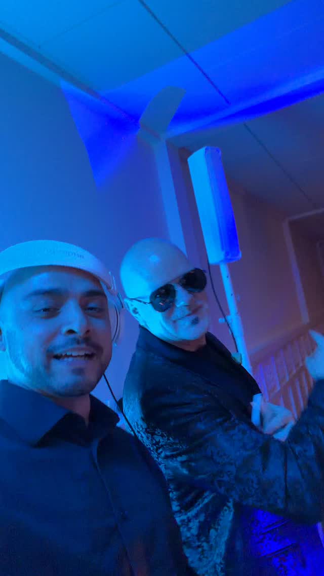 In the mix with @mashupcharlie taking over. 617 in the house. #latindj #bostondj #617weddings #bostonweddingdj #bostonlatindj