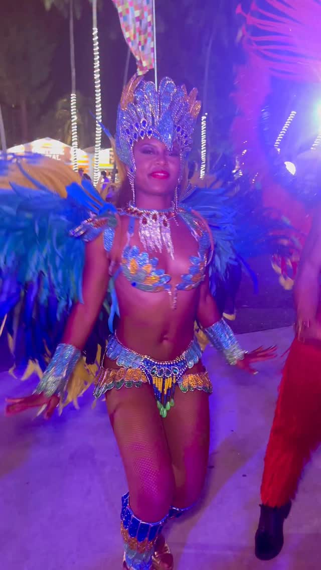 Trazendo a cultura e arte do samba pelo mundo 🌎🇧🇷❤️ Aqui em Singapura apresentando no F1 🏁
#samba #brazilianfantasy #carnaval #passistas #carnival