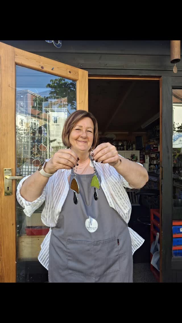 This lovely lady made these beauties today.
It was a delight to teach her how to make these glass mushrooms and also with my new aircon keeping us both focused in the studio, she was an instinctive learner.
Ive only a few dates left for this workshop paste this into your browser to check dates.
https://www.mrsmosaicart.co.uk/