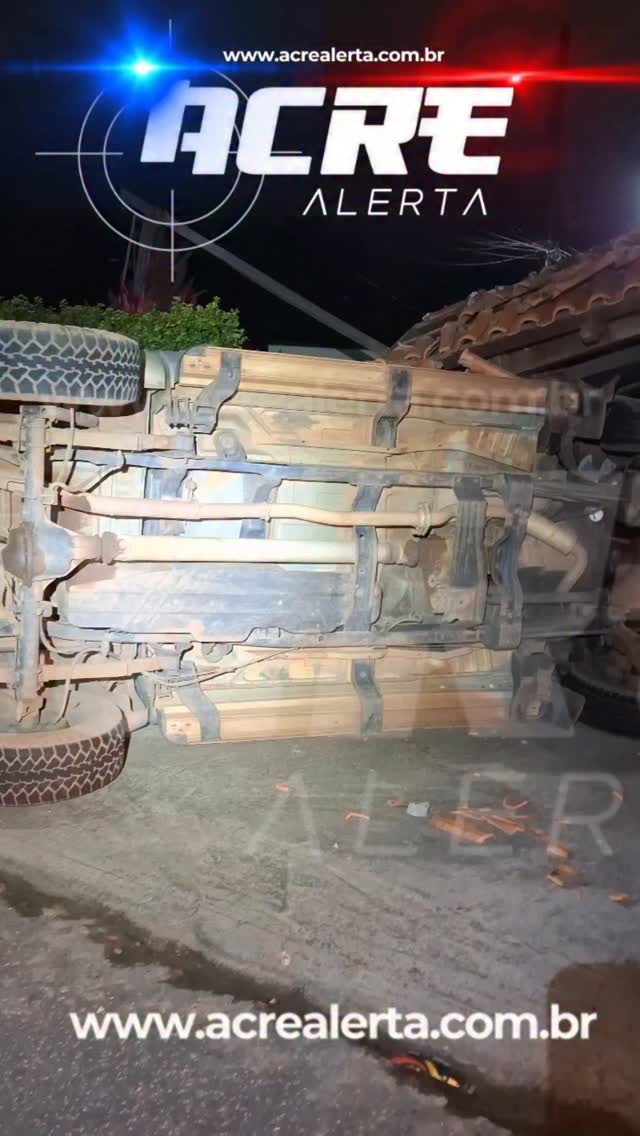 Capotamento mobiliza equipes de resgate na Estação Experimental, em Rio Branco
Um motorista perdeu o controle de uma caminhonete e acabou capotando o veículo na entrada de um condomínio, na Rua Coronel Sebastião Dantas, no bairro Estação Experimental, em Rio Branco.
Nas imagens, é possível acompanhar o trabalho intenso das equipes do Corpo de Bombeiros e do Samu, que foram acionadas para realizar o resgate da vítima, que ficou presa às ferragens após o acidente.
O trânsito ficou parcialmente interrompido durante o atendimento da ocorrência, enquanto os socorristas trabalhavam para retirar a vítima do veículo com segurança.
Mais informações e atualização do estado de saúde da vítima serão divulgadas em breve.
matéria completa no site www.acrealerta.com.br�
#RioBranco #Acre #Capotamento #Acidente #Samu CorpoDeBombeiros EstacaoExperimental Noticias AcreAlerta Urgente Transito Ocorrencia Resgate