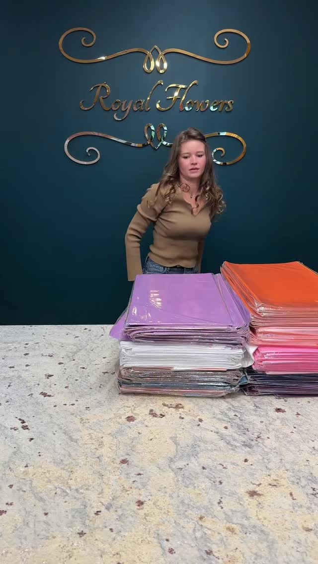 Restocking the flower shop = my version of Christmas ππ·
You guys wanted more videos where I talk, so Iβm bringing you along while I unpack the BIGGEST wrapping paper shipment weβve gotten in a while π Which one should I use first?
