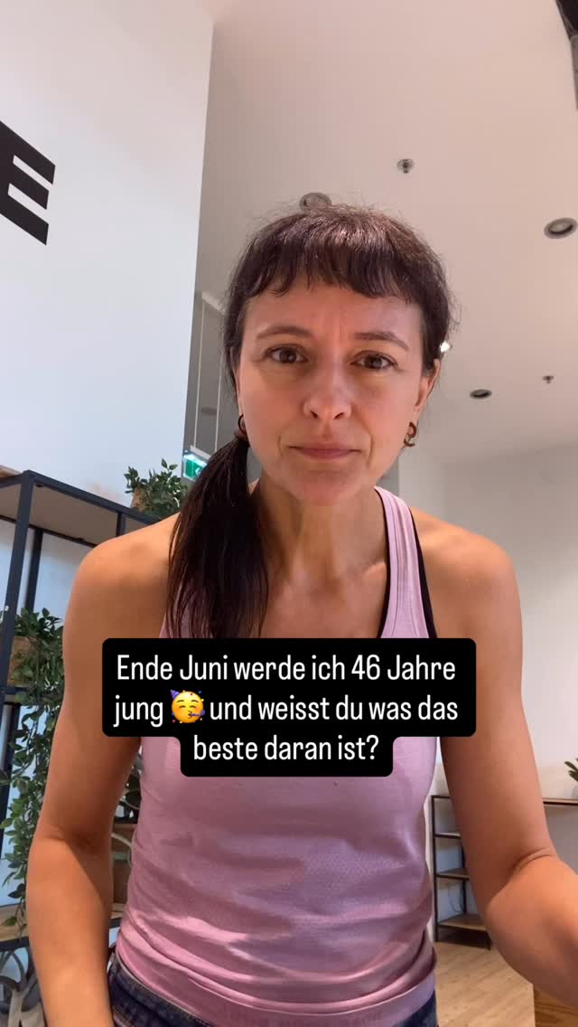 Das hier ist aber der wahre Grund, warum ich mich für diesen Beruf entschieden habe: 👇
Weil es mir so viel Spaß macht. 😍
❌Aber Yoga Unterricht muss nicht nur dein spaßiges Hobby bleiben!
Als Yogalehrerin hast du die echte Chance dich wirklich frei und unabhängig zu machen - auch nebenberuflich. 🕊️
Dann kannst du in deinem anderen Job bald Stunden reduzieren - oder ihn ganz aufgeben.🚀
Dazu ist es aber notwendig, deine Klassen zu füllen.
Und hier zeigt sich der Unterschied zwischen einer ganz passablen und einer wirklich guten Yogalehrerin!
Denn was du dafür brauchst, sind treue Stamm-Schülerinnen, die immer wieder zu dir kommen, egal in welchem Studio du unterrichtest. (Umfragen bestätigen das.)
👍 Weil sie sich bei dir gut aufgehoben fühlen, weil sie sich gesehen fühlen.
👍 Weil sie dich als echte Yoga-Expertin erfahren, die genau weiß, was sie tut, was sie sagt und warum.
👍 Weil du wertvolles Fachwissen hast, das nicht nur an der Oberfläche kratzt, sondern in die Tiefe geht.
Alles das macht (unter anderem) eine ausgezeichnete Yogalehrerin aus.
Genau das lernst du in unserer 300 Std. Weiterbildung Multi-Style!
Die letzten Plätze füllen sich.
❗️Aber Achtung:
Die Türen schließen übermorgen am 30.5. und diese Vorteile verschwinden:
💝€ 100 sparen mit Gutscheincode: BOOTCAMP100.
💝12 Monate Teilzahlung
💝60 Min Einzel-Coaching Session
Noch Fragen? Schreib mir.
Alles Liebe, Deine Lisa
PS: Hast du gewusst, dass du deine bereits absolvierte Kinderyoga oder Schwangerschaftsyoga Ausbildungen bei uns anrechnen lassen kannst?