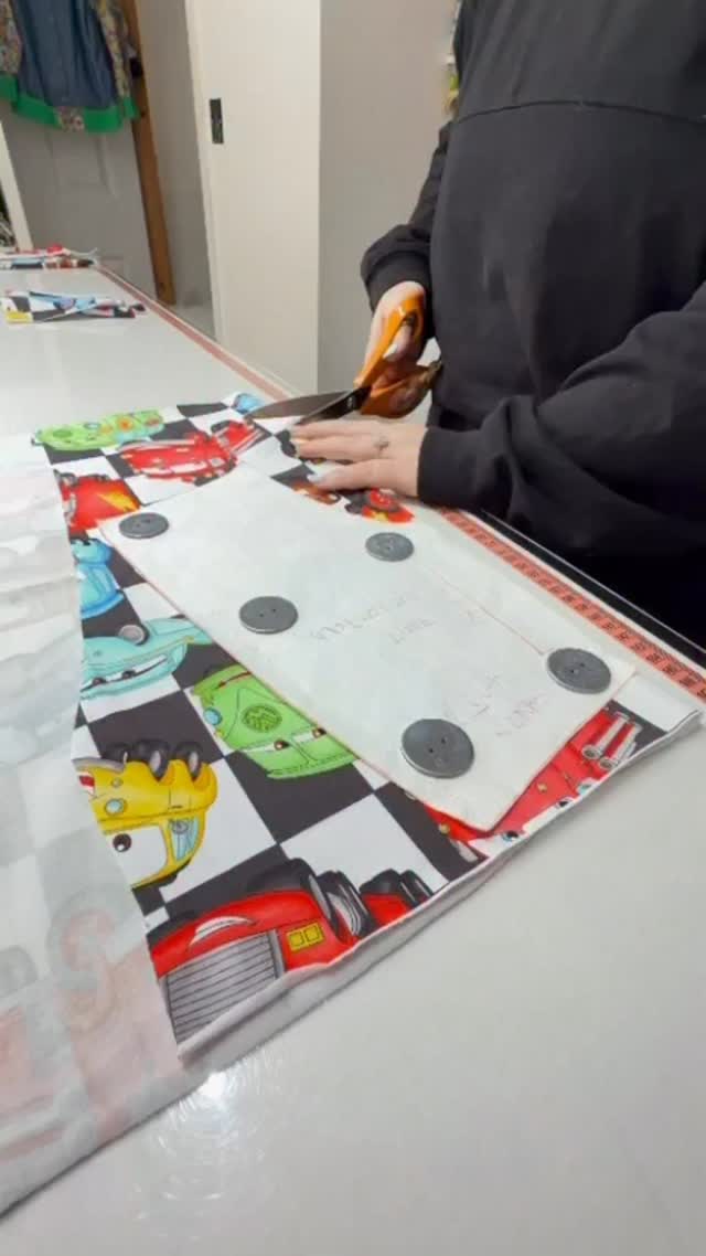 ✂️ Snip, snip, snip… ✂️
If you’re anything like us, you’ll find this oddly satisfying! 😍
Before every outfit comes together, it all starts here — carefully cutting each piece by hand, making sure every print is placed just right and every piece is ready for sewing.
There’s something so relaxing about the sound of scissors gliding through fabric… 🎧✨
Turn the volume up and enjoy a little behind-the-scenes ASMR from the Babyshep studio. 💛
Would you like to see more of the making process? Let us know below! 👇