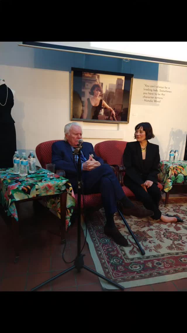 Another wonderful evening at the Muck for Conversations with the Curator with Natasha Gregson Wagner on the art exhibit rubon her mom iconic actress Natalie Wood. It was an honor being seated next to her dad the iconic Robert Wagner before he took the stage! 😍