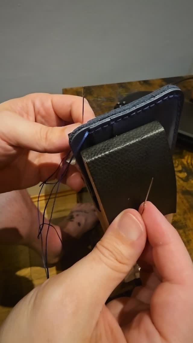 here is a way to finish a saddle stitch, when hand sewing leather, this only really works if you have not glued your pieces together #handsewing #leathercraft #saddlestitch #howto