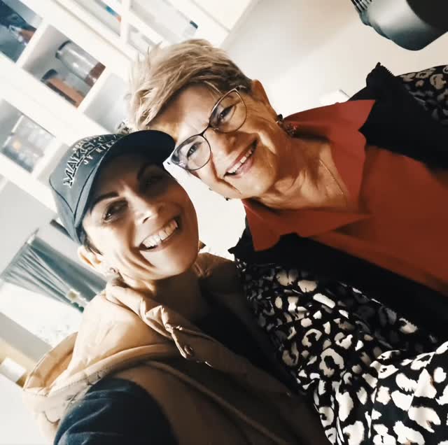 GEELSOP |
Met Ouma wat kuier en Jorra in Nieu-Bethesda vir werk, was ons amper heelnaweek in die kombuis doenig vir lekker kos in die koue weer, so tussen die koffie, kekkel en bordspeletjies deur.
Was lekker Mamma.
#DieSkaapKombuis