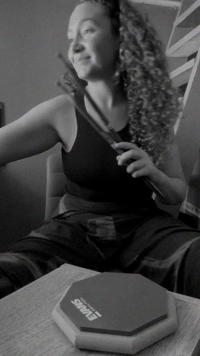 Started learning the drums very recently and I love trying to make practicing the rudiments as fun as possible and even though I’m struggling I’m loving this tune by Khalia for some sunshine vibesss ☀️