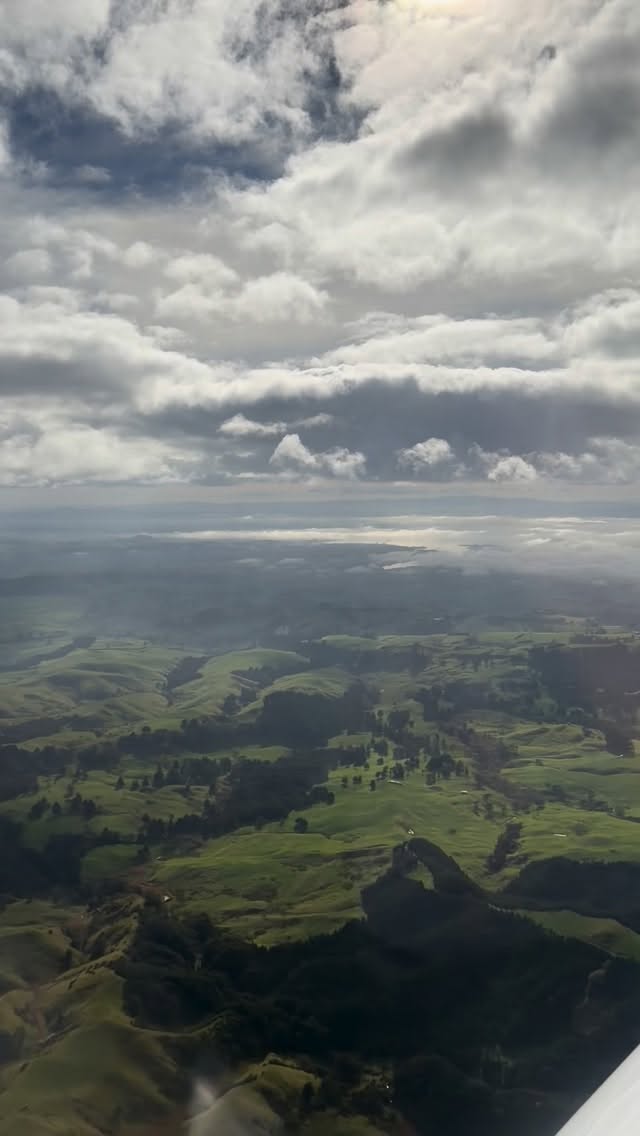 Much of the Waikato was blanketed in thick fog this morning ☁️
We departed from Mercer in clear skies and were treated to an incredible view above the clouds.
#cpltraining #tailwheeltraining #jodeld11 #nzaviation