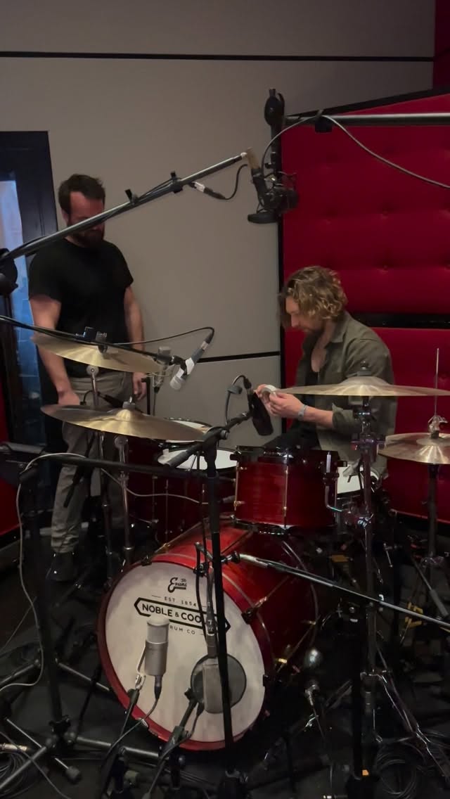 Behind the scenes in the studio recording our new album 🎶
Testing drums, swapping cymbals, comparing tambourines, string players refining tiny riffs, brass and wind sections layering colour, checking in-ear levels between takes, rolling xylophones and vibraphones in and out of the studio, and changing between multiple instruments in a single session, all to build the sound of the new album.
This is how it was made 🙌
Distorted Overture.
Album Released 5th June.
Pre-order your copy today 🤘 Link in bio.
.
.
.
#DistortedOverture #LondonSymphonicRockOrchestra #SymphonicRock #BehindTheScenes #NewMusicRelease
