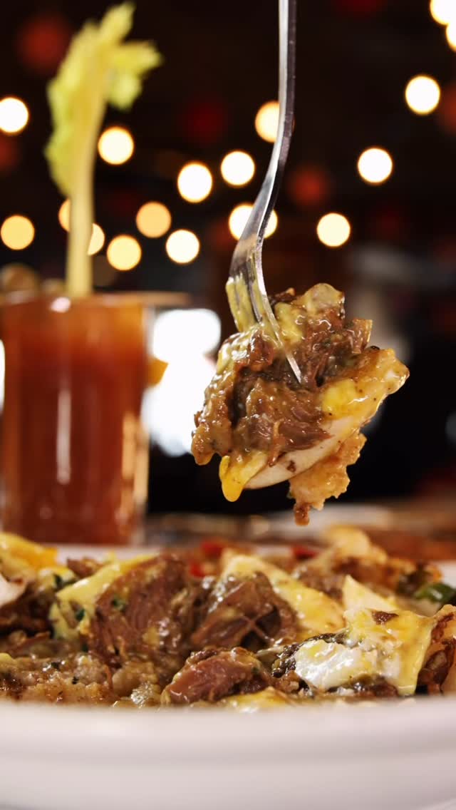 Eggs Benedict, with a #VincentsSteakhouse twist.
Our Short Ribs Benedict layers braised short ribs over a toasted English muffin with two poached eggs, hollandaise, and breakfast potatoes on the side. Served daily for brunch from 11:30am-2:45pm 🍳🥩
#steakhouse #brunch #wantagh #nyeats