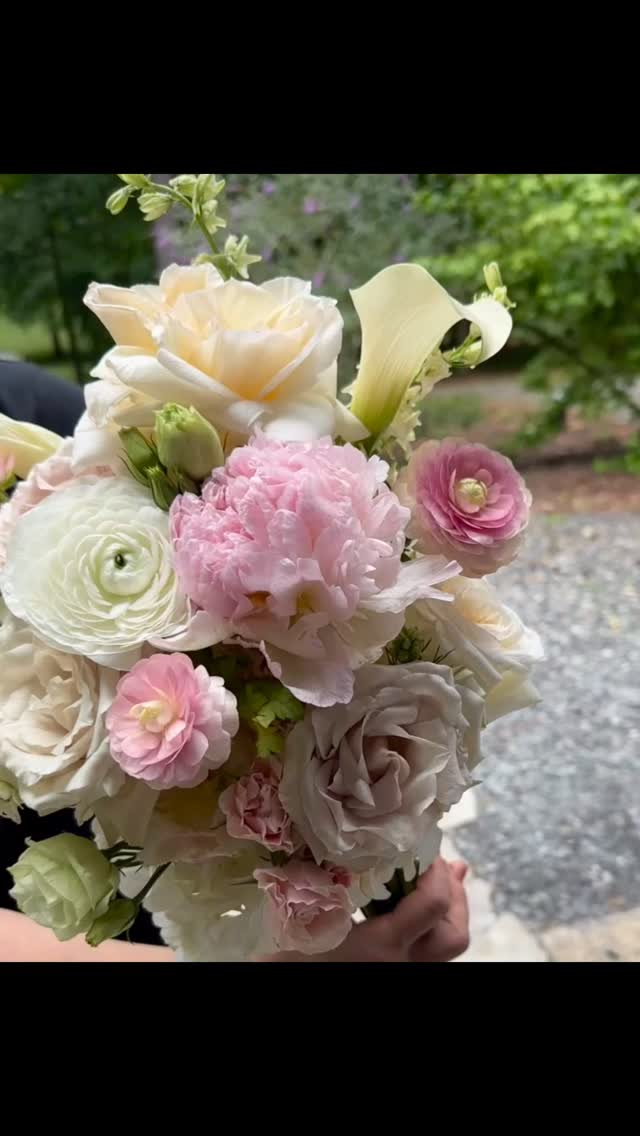 Saturday recap: it’s raining , it’s not raining, it’s going to rain at ceremony, it’s not going to rain at ceremony. they in fact got their plan A and it was so worth the gamble!#atlantaweddingflorist #southernbride #atlantaweddingplanner #atlantaweddingphotographer #bridalbouquet