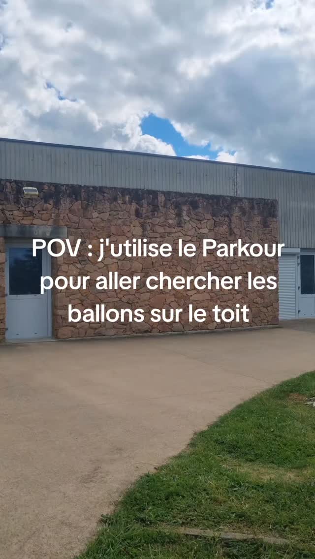 J'utilise le Parkour pour aller chercher des ballons sur un toit ! 🙏
#parkour #vivrefort #coaching #sport #thouars